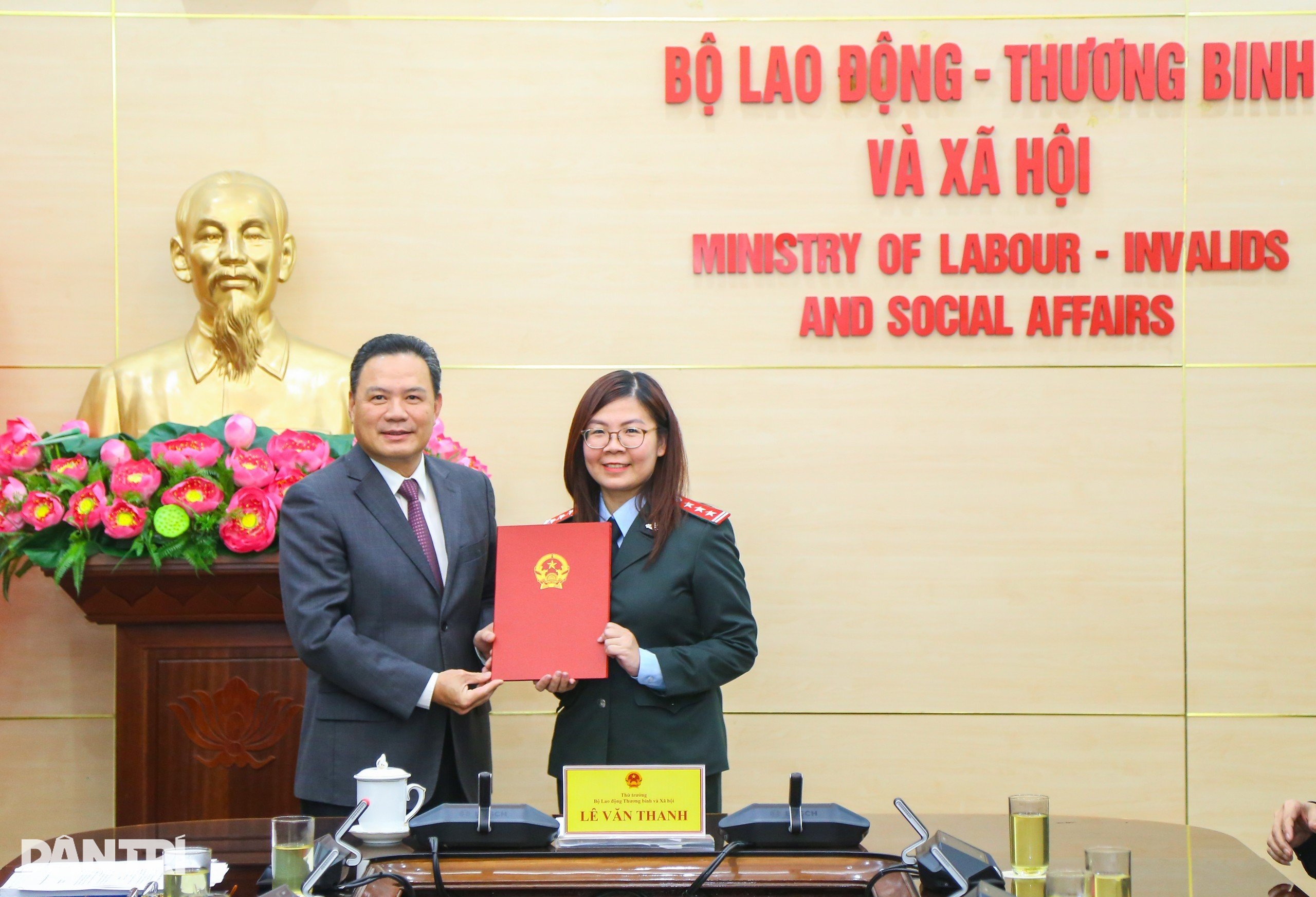 Le ministère du Travail, des Invalides et des Affaires sociales nomme 4 chefs d'unités - 2 Bộ LĐ-TBXH bổ nhiệm 4 lãnh đạo các đơn vị - 2
