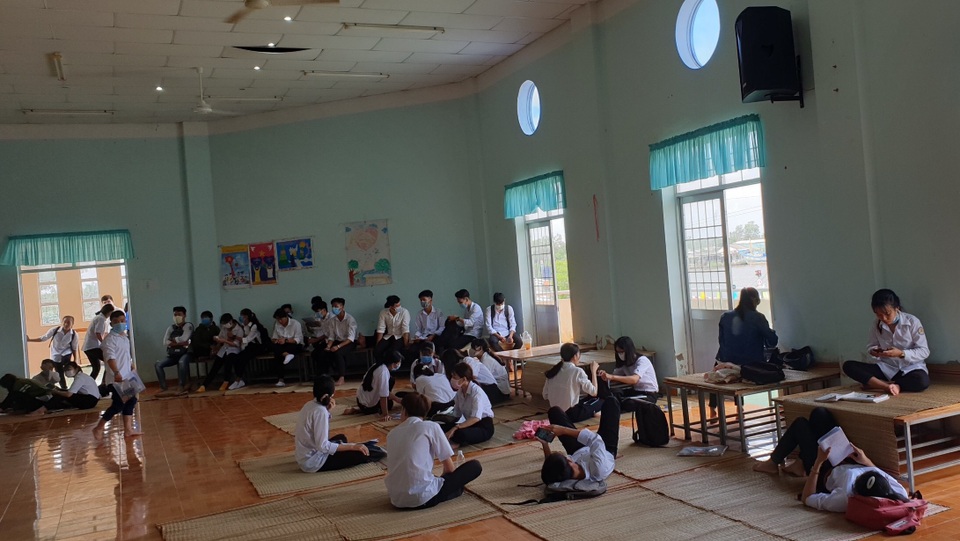 “Tiếp lửa” sĩ tử thi tốt nghiệp những suất cơm, nước uống, chỗ ở miễn phí - 6 “Tiếp lửa” sĩ tử thi tốt nghiệp những suất cơm, nước uống, chỗ ở miễn phí - 6