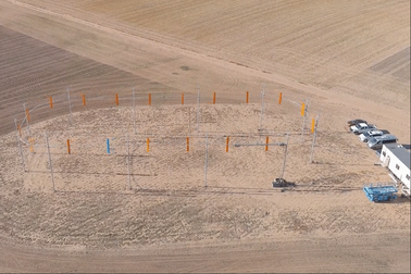 Tuabin gió khác thường nhất thế giới chạy trên đường ray