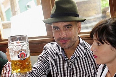 Guardiola và các học trò tham dự lễ hội bia