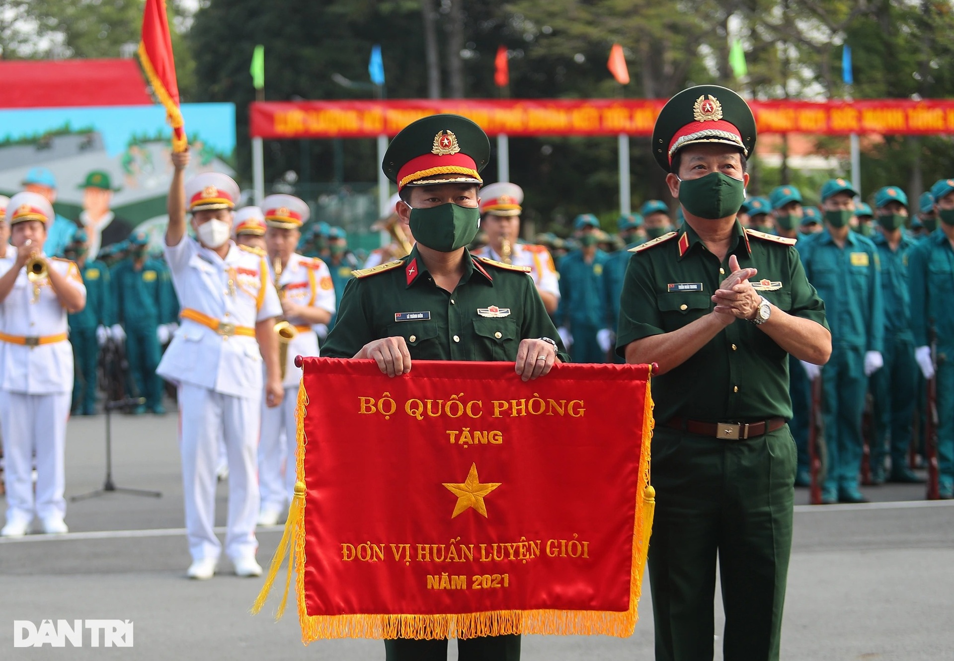 Lực lượng vũ trang TPHCM uy nghi, dũng mãnh ở Lễ ra quân huấn luyện 2022 - 12