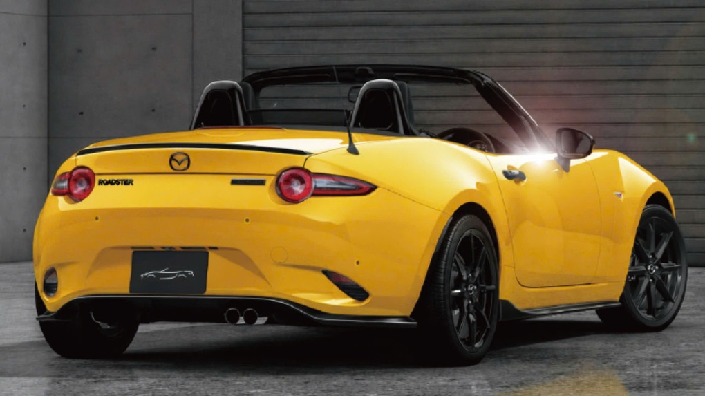 Mazda MX-5 Miata đời 2014 được độ màu vàng độc bản - 2