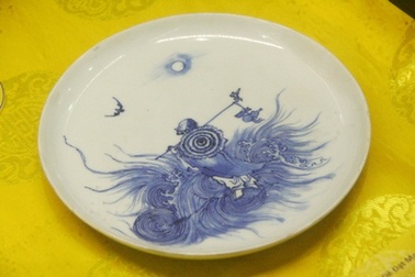 Ngắm bộ sưu tập đĩa uống trà xưa thú vị