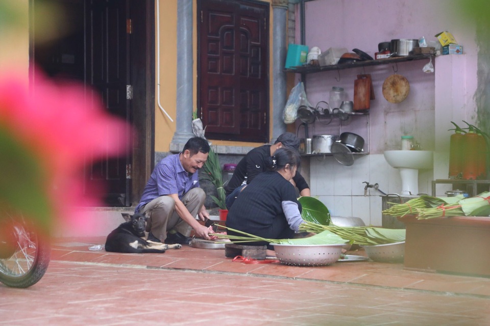 Mổ lợn gói bánh chưng đón Tết ở Đồng Tâm - 4 Mổ lợn gói bánh chưng đón Tết ở Đồng Tâm - 4