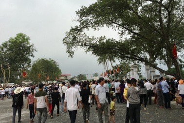 Đón bằng xếp hạng di tích quốc gia đặc biệt di tích kiến trúc nghệ thuật đền thờ Lê Hoàn