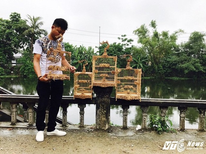 Chỉ trong một thời gian ngắn, những chiếc lồng chim mà ông Căn tạo dáng đã gây chấn động những người nuôi chim trong nước.