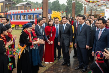 Chủ tịch nước Võ Văn Thưởng cùng Tổng thống Philippines thăm Hoàng thành