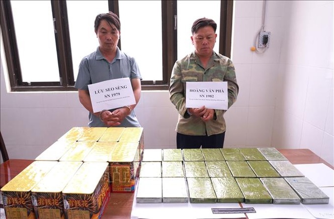 Lừu Seo Sèng và Hoàng Văn Phà cùng tang vật vụ án