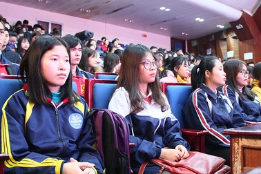 Những chuyến xe đưa sinh viên về quê đón Tết ấm áp và an toàn