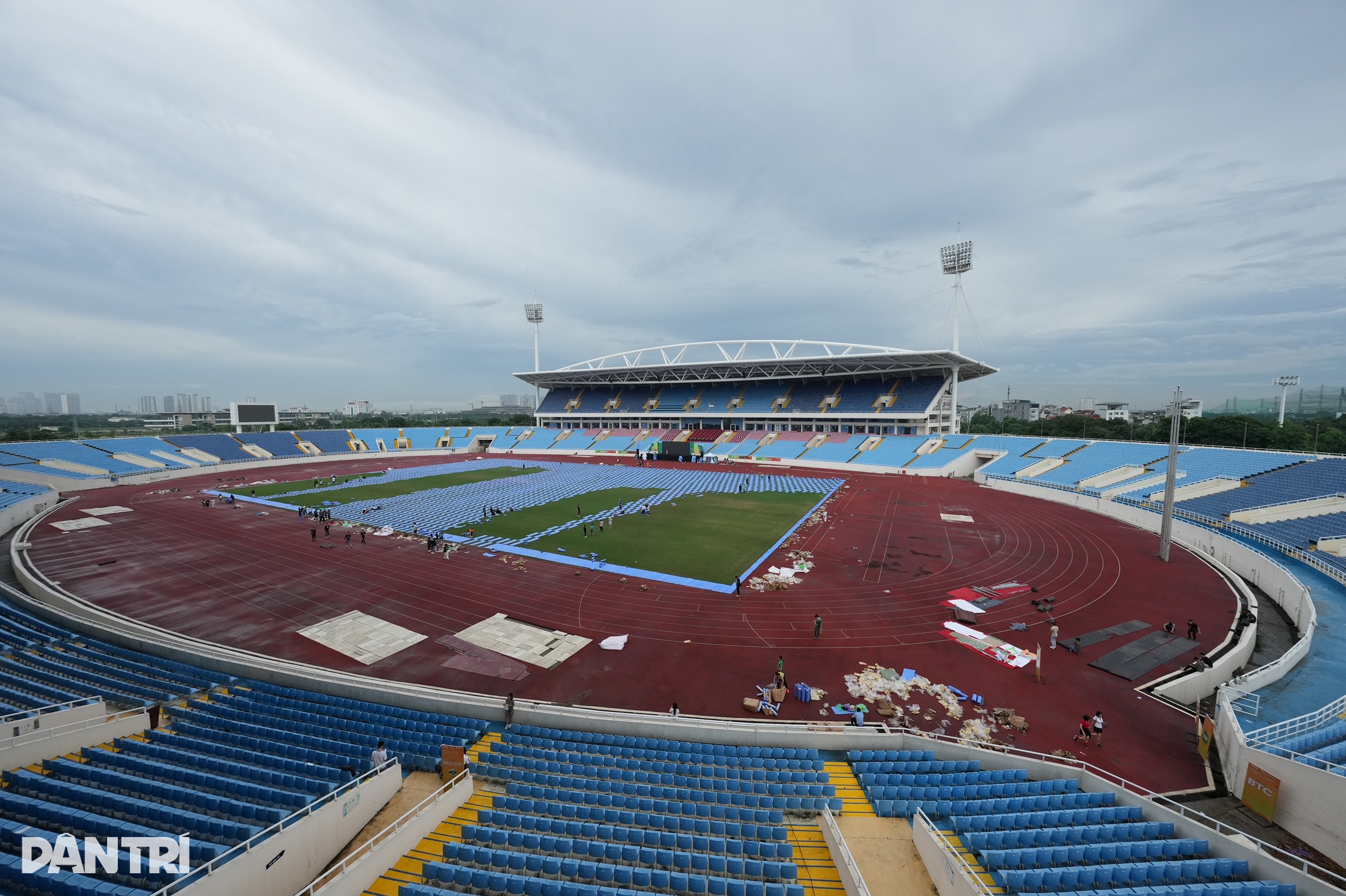 ເສື່ອໂຍຄະ 5,000 ຜືນກວມເອົາສະໜາມກິລາ My Dinh, ພ້ອມແລ້ວທີ່ຈະສ້າງສະຖິຕິການຝຶກໂຍຄະ - 8 5.000 thảm tập yoga phủ kín SVĐ Mỹ Đình, sẵn sàng lập kỷ lục đồng diễn yoga - 8