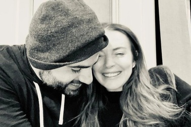 Lindsay Lohan bất ngờ thông báo đính hôn với bạn trai