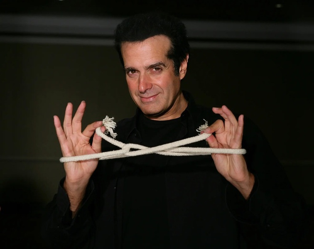 Ảo thuật gia David Copperfield bị 16 người mẫu tố xâm hại tình dục - 1 Ảo thuật gia David Copperfield bị 16 người mẫu tố xâm hại tình dục - 1