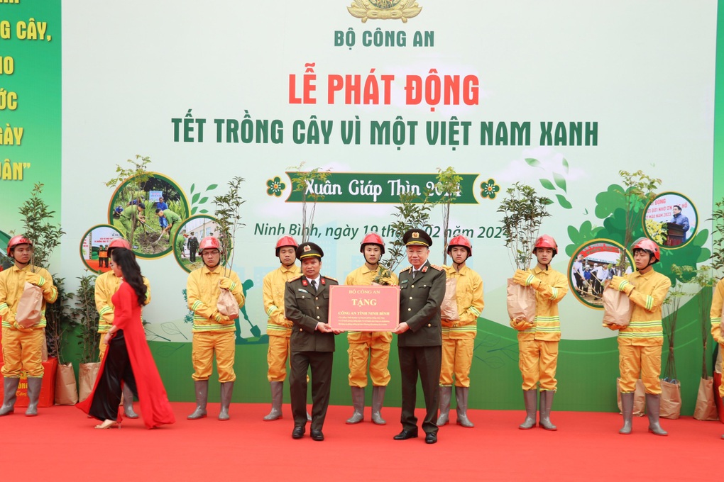 Đại tướng Tô Lâm: Tết trồng cây tránh phô trương hình thức - 2 Đại tướng Tô Lâm: Tết trồng cây tránh phô trương hình thức - 2