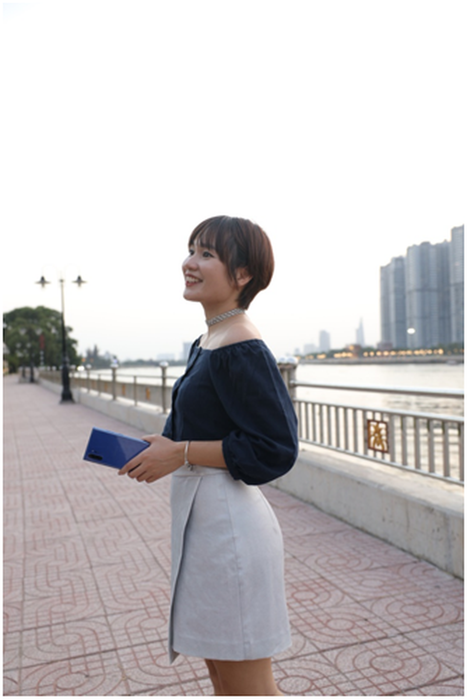 Tín đồ thời trang bật mí lý do phải lòng smartphone màu Xanh Aura mùa lễ hội - 2 Tín đồ thời trang bật mí lý do phải lòng smartphone màu Xanh Aura mùa lễ hội - 2