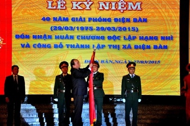 Điện Bàn lên thị xã, đón Huân chương Độc lập hạng Nhì