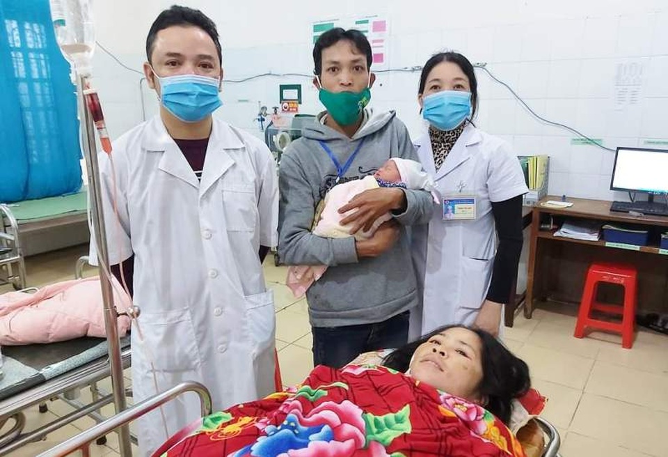 Nữ điều dưỡng hiến máu cứu sản phụ qua cơn nguy kịch - 2 Nữ điều dưỡng hiến máu cứu sản phụ qua cơn nguy kịch - 2