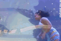 "Nàng tiên cá" suýt bị đuối nước, thoát chết nhờ xử lý thông minh