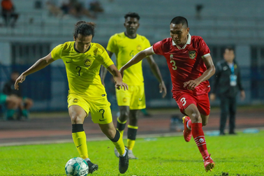 U23 Indonesia thua ngược Malaysia vì quả phạt đền gây tranh cãi