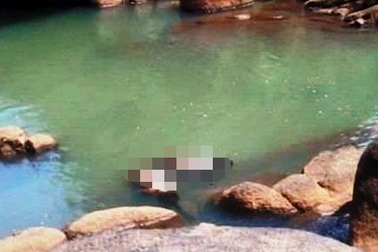 Hai nữ sinh nằm chết dưới suối sau 1 ngày mất tích