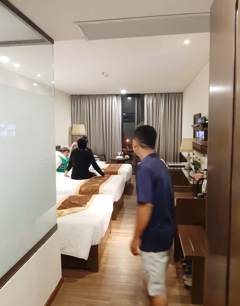 Người Đà Nẵng tất bật đón tiếp, nấu cơm cho hàng trăm bà con trú bão - 6 Người Đà Nẵng tất bật đón tiếp, nấu cơm cho hàng trăm bà con trú bão - 6