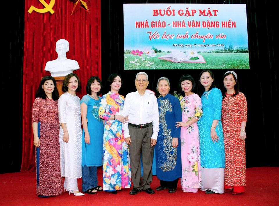 Tiễn biệt tác giả bài thơ Mẹ vắng nhà ngày bão - Nhà giáo ưu tú Đặng Hiển - 5 Tiễn biệt tác giả bài thơ Mẹ vắng nhà ngày bão - Nhà giáo ưu tú Đặng Hiển - 5
