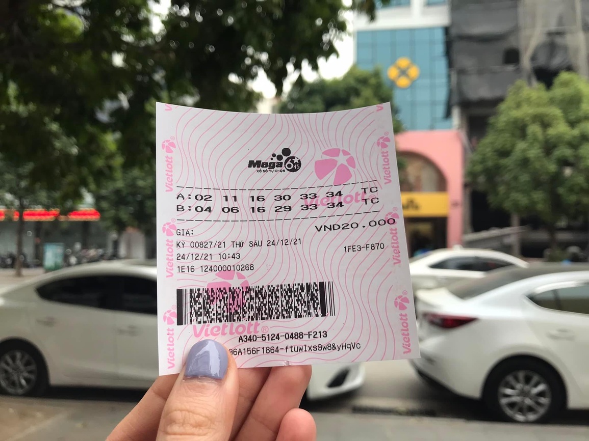 Ngoài tài xế vừa nhận 214 tỷ đồng, những ai trúng xổ số khủng năm 2021? - 1 Ngoài tài xế vừa nhận 214 tỷ đồng, những ai trúng xổ số khủng năm 2021? - 1