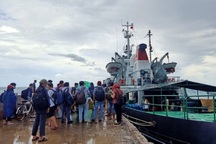 Hải quân Vùng 5 đưa 172 người từ đảo Thổ Châu về Phú Quốc bỏ phiếu