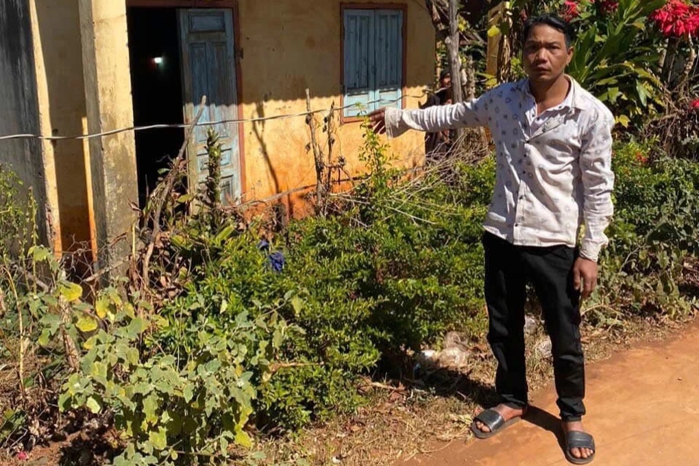 Người phụ nữ chăn bò bị đối tượng trùm kín mặt cướp tiền - 1