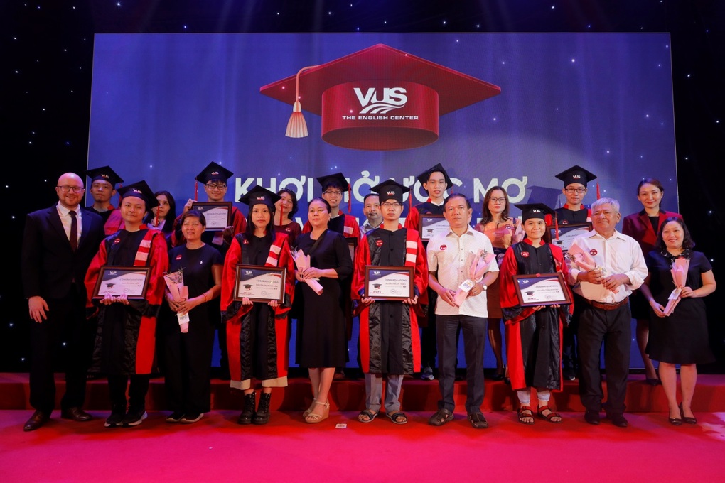 VUS trao chứng chỉ Cambridge và IELTS tháng 6 cho 1.710 học viên - 1 VUS trao chứng chỉ Cambridge và IELTS tháng 6 cho 1.710 học viên - 1