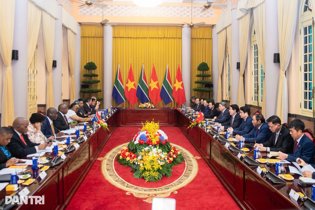 President Luong Cuong håller samtal med Sydafrikas president Cyril Ramaphosa - 2 Chủ tịch nước Lương Cường hội đàm với Tổng thống Nam Phi Cyril Ramaphosa - 2