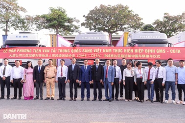 Lễ đón phương tiện vận tải chở hàng từ Trung Quốc sang Việt Nam