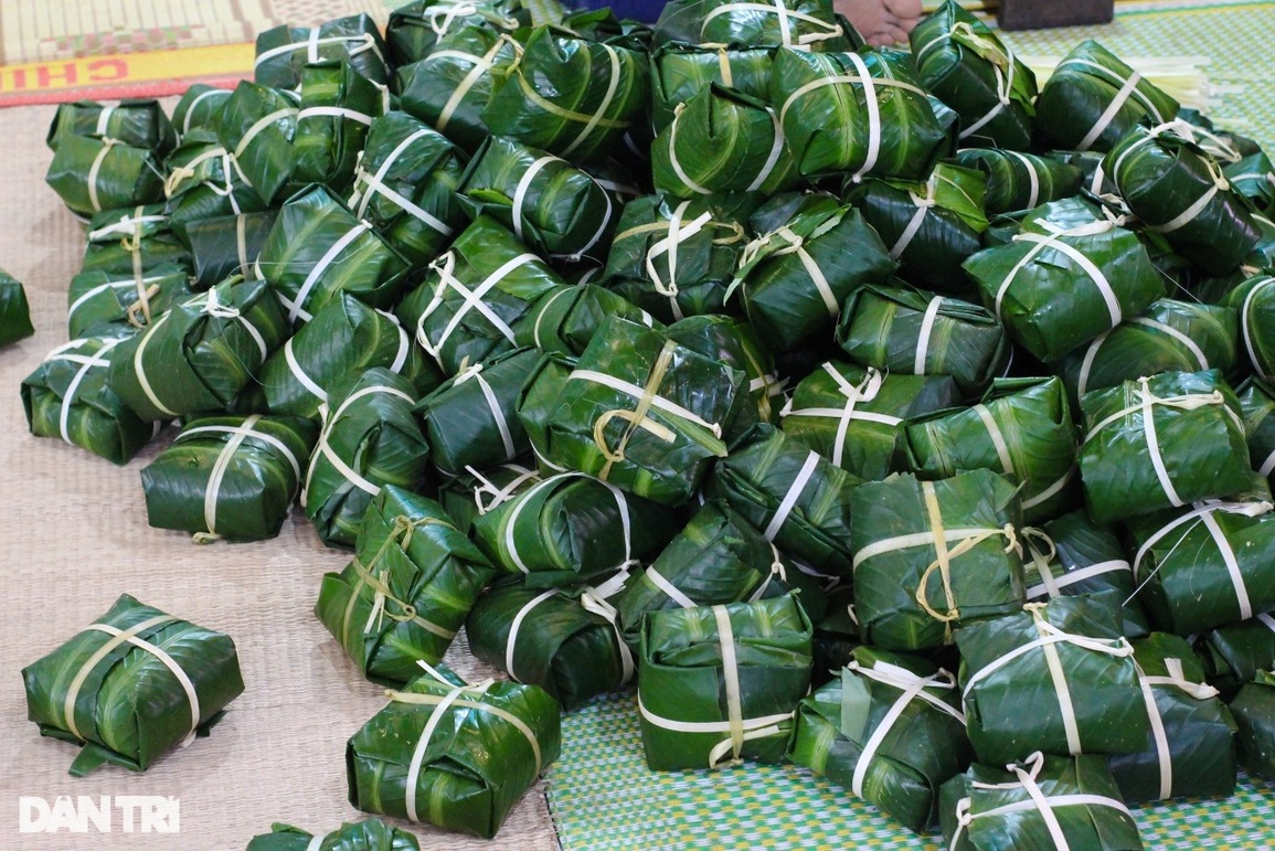 Làng gói bánh chưng nhanh như chớp, chưa đầy 30 giây xong một cái - 2 Làng gói bánh chưng nhanh như chớp, chưa đầy 30 giây xong một cái - 2