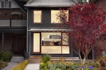 Mẫu nhà mái tam giác 2 tầng đẹp long lanh với chi phí thấp