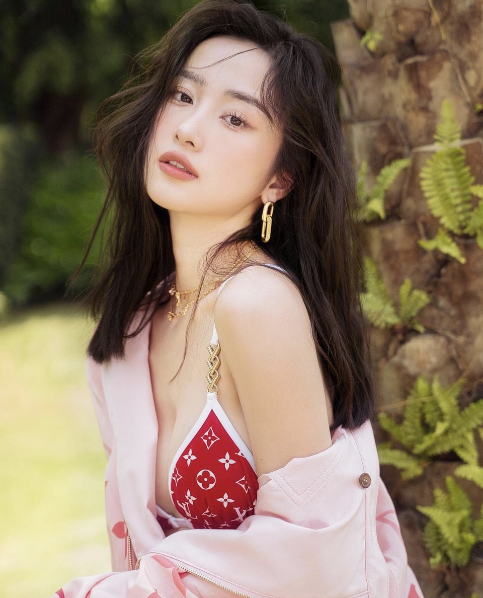 Nhịp sống hot girl tuần qua: Bạn gái Văn Lâm và Tiến Dũng đọ dáng - 8 Nhịp sống hot girl tuần qua: Bạn gái Văn Lâm và Tiến Dũng đọ dáng - 8