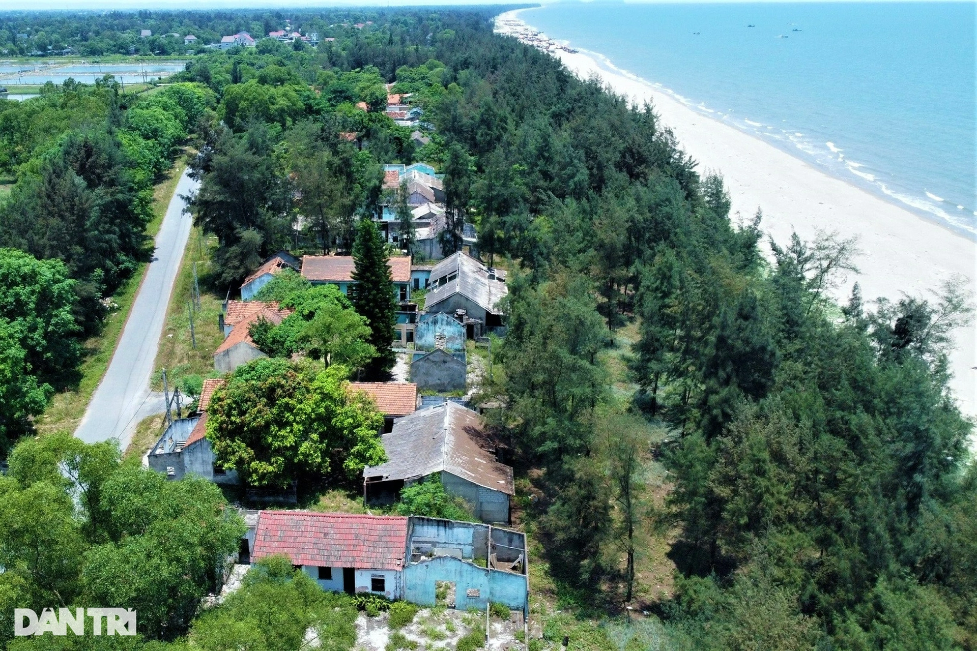 Bên trong bãi biển sung sướng, một thời nhộn nhịp ở miền Trung - 2 Bên trong bãi biển sung sướng, một thời nhộn nhịp ở miền Trung - 2