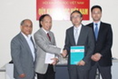 Tổ chức Phật giáo Nhật Bản tài trợ cho Quỹ Khuyến học Việt Nam