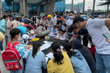 Hàng chục phụ huynh làm đơn tố Trung tâm Anh ngữ Apax Leaders ở Bình Dương