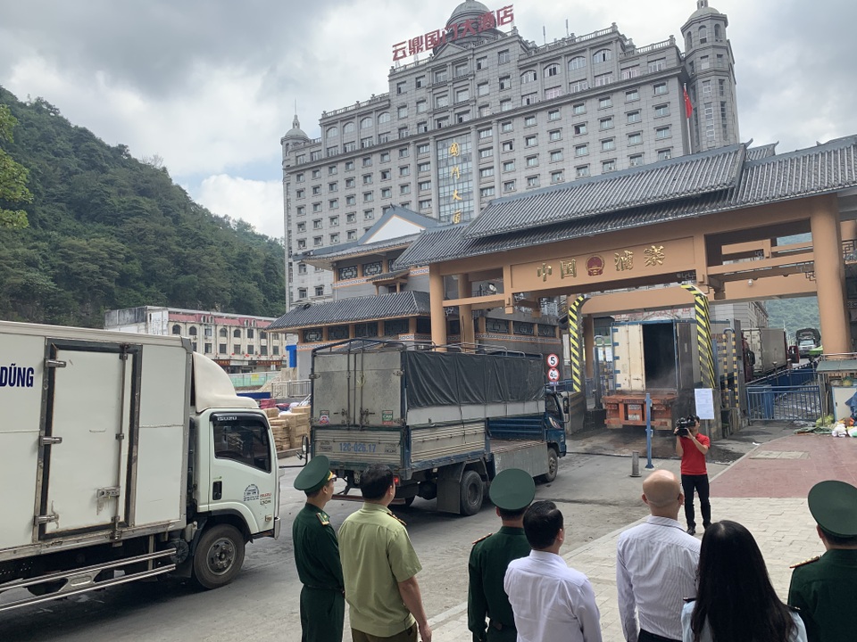 Trung Quốc siết hàng rào nhập cảnh tại 7 tỉnh biên giới Việt Nam - 1 Trung Quốc siết hàng rào nhập cảnh tại 7 tỉnh biên giới Việt Nam - 1