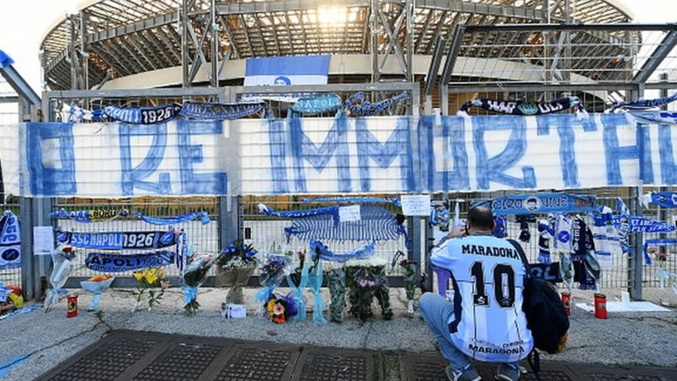 Người dân Argentina buồn vô hạn trong lễ viếng Maradona - 12 Người dân Argentina buồn vô hạn trong lễ viếng Maradona - 12
