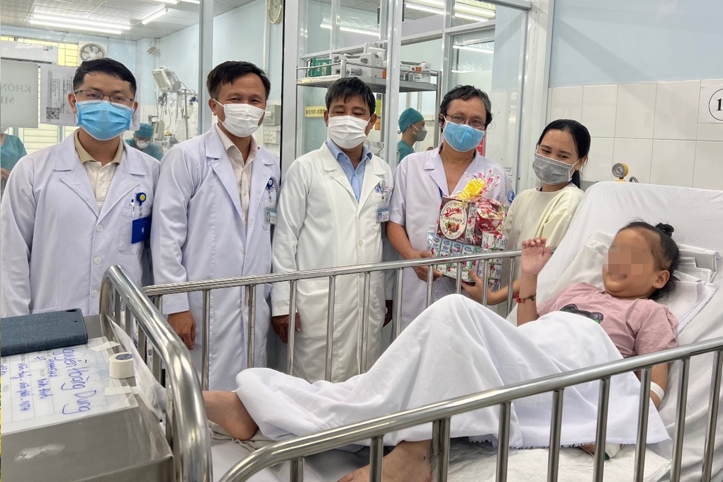 Bé gái liệt tứ chi vì căn bệnh một triệu người mới có một người mắc phải - 1 Bé gái liệt tứ chi vì căn bệnh một triệu người mới có một người mắc phải - 1