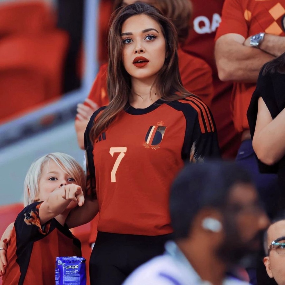 Mối tình định mệnh từ dòng tin nhắn trên mạng của đội trưởng tuyển Bỉ - 7 Mối tình định mệnh từ dòng tin nhắn trên mạng của đội trưởng tuyển Bỉ - 7