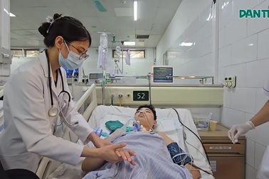 Từ cõi chết trở về, nam sinh 16 tuổi viết tiếp giấc mơ đến trường