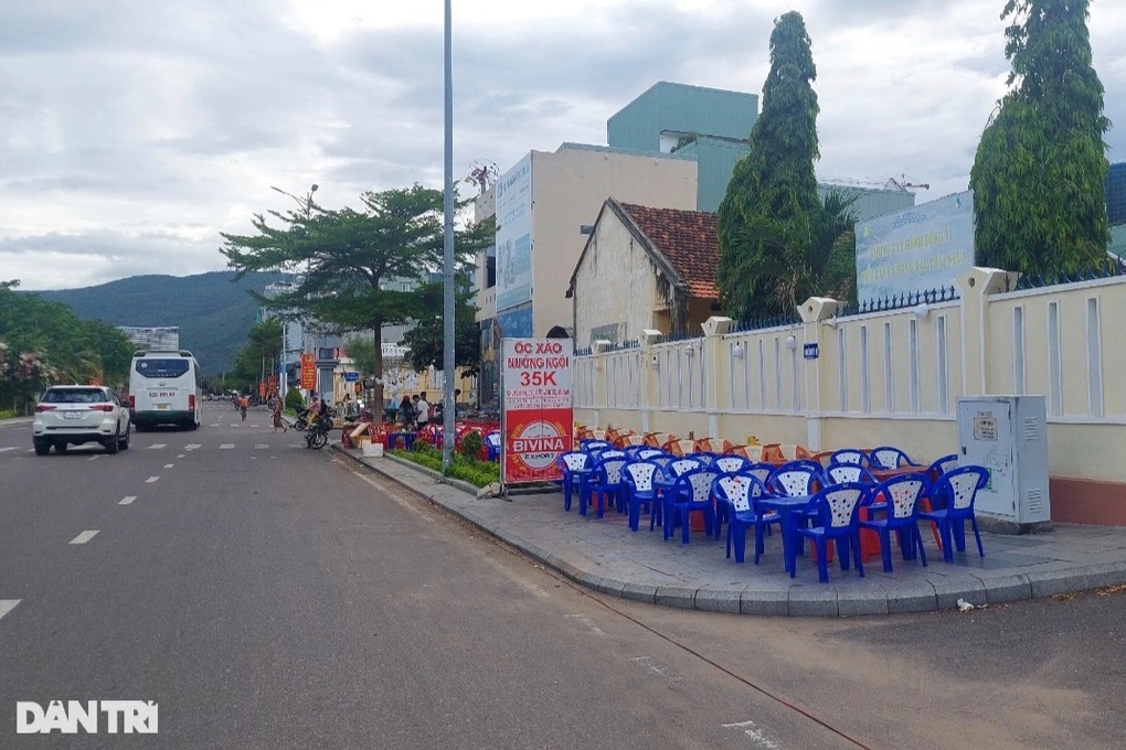 Xử lý lấn chiếm vỉa hè ở thành phố 2 lần được vinh danh du lịch sạch ASEAN - 1 Xử lý lấn chiếm vỉa hè ở thành phố 2 lần được vinh danh du lịch sạch ASEAN - 1