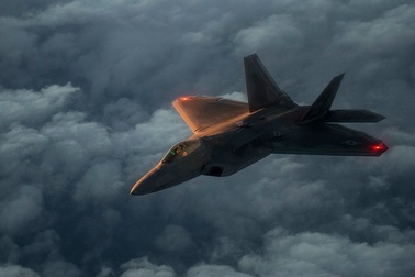 Mỹ dùng phiên bản hiện đại nhất của F-22 để tấn công khủng bố IS