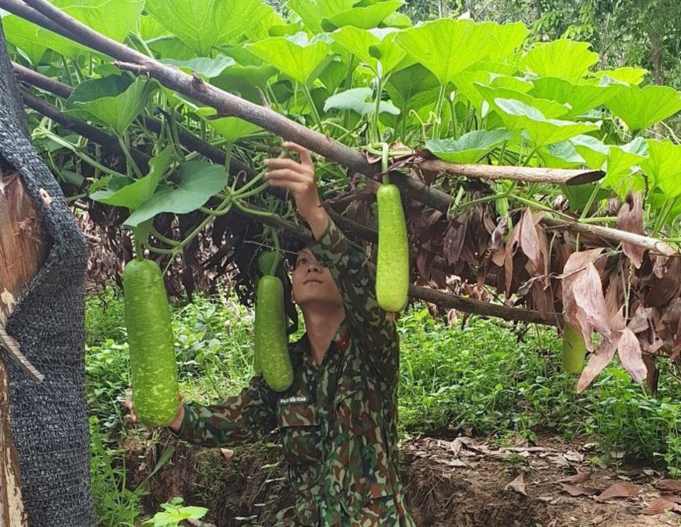 Giếng nước mát lòng chiến sĩ vùng biên đang căng mình chống dịch Covid-19 - 6