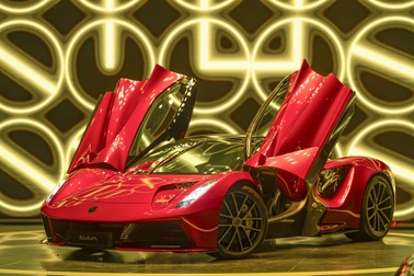 Lotus ra mắt 4 xe thể thao, giá cao nhất gần 13 tỷ, tham vọng đấu Porsche