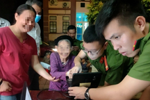 Cụ bà đi làm căn cước công dân, phát hiện mình "đã chết" và bị chuyển giới