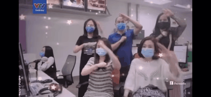 Nữ BTV thời sự Thu Hà tiết lộ hậu trường ăn ngủ tại đài suốt nhiều ngày của các đồng nghiệp: Ngủ giường tầng, ăn bánh mì uống nước lọc để làm việc - Ảnh 7. Nữ BTV thời sự Thu Hà tiết lộ hậu trường ăn ngủ tại đài suốt nhiều ngày của các đồng nghiệp: Ngủ giường tầng, ăn bánh mì uống nước lọc để làm việc - Ảnh 7.