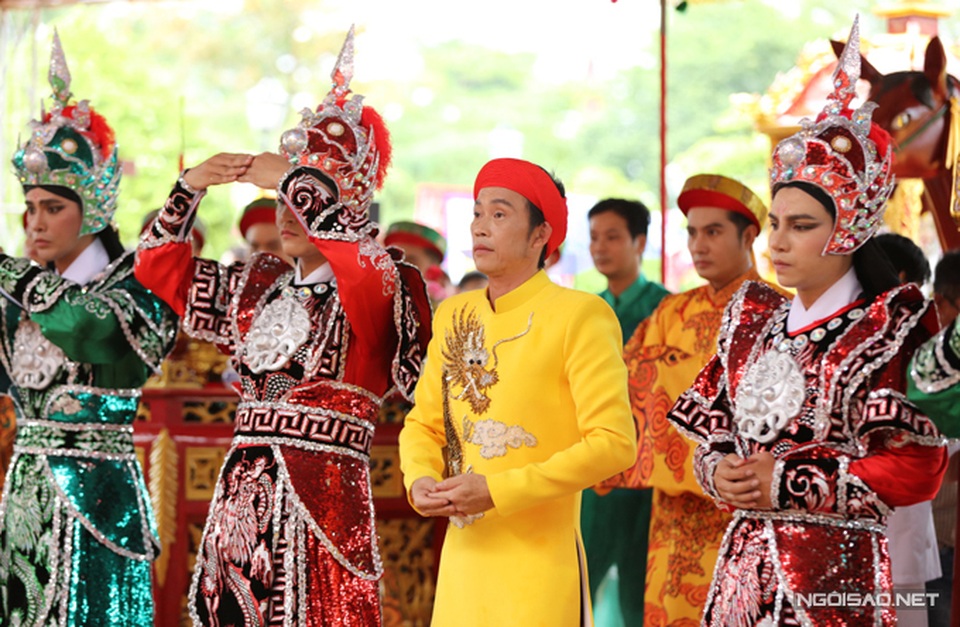 Hoài Linh thông báo không tổ chức Lễ giỗ Tổ Sân khấu vì ngại dịch Covid-19 - 2 Hoài Linh thông báo không tổ chức Lễ giỗ Tổ Sân khấu vì ngại dịch Covid-19 - 2