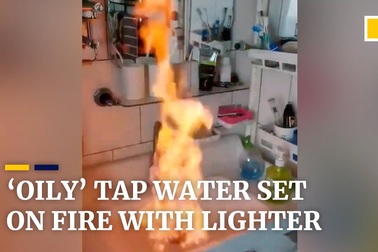 Nước máy ở Trung Quốc bắt lửa cháy “phừng phừng”